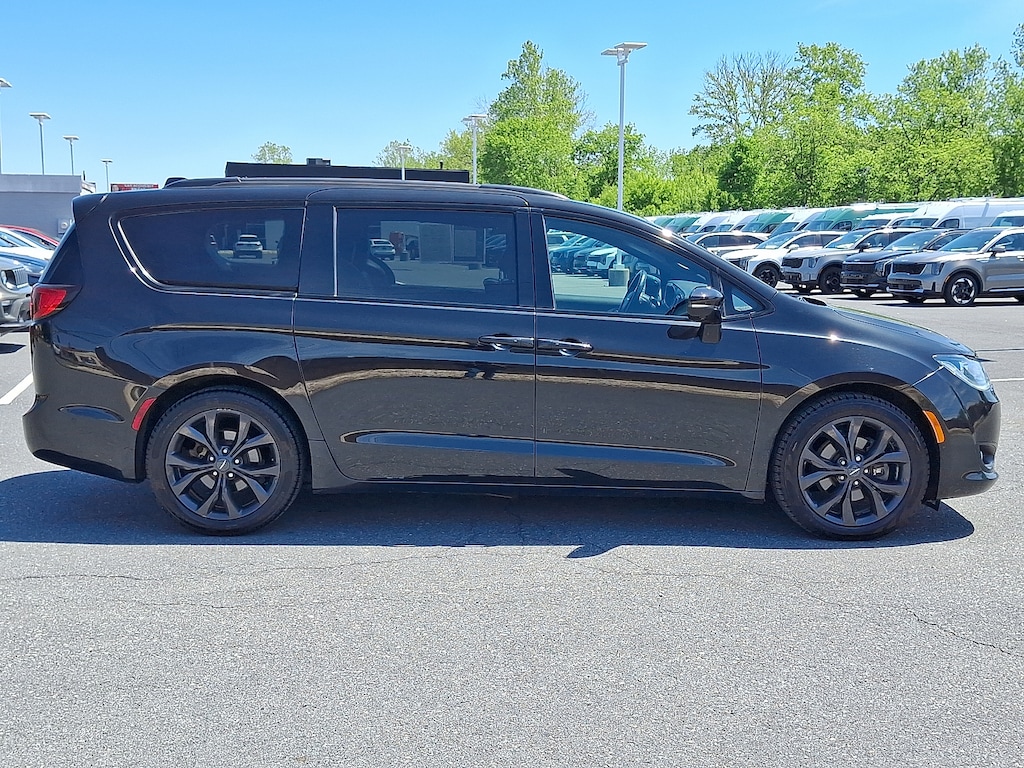 Used 2019 Chrysler Pacifica Limited Van Passenger Van