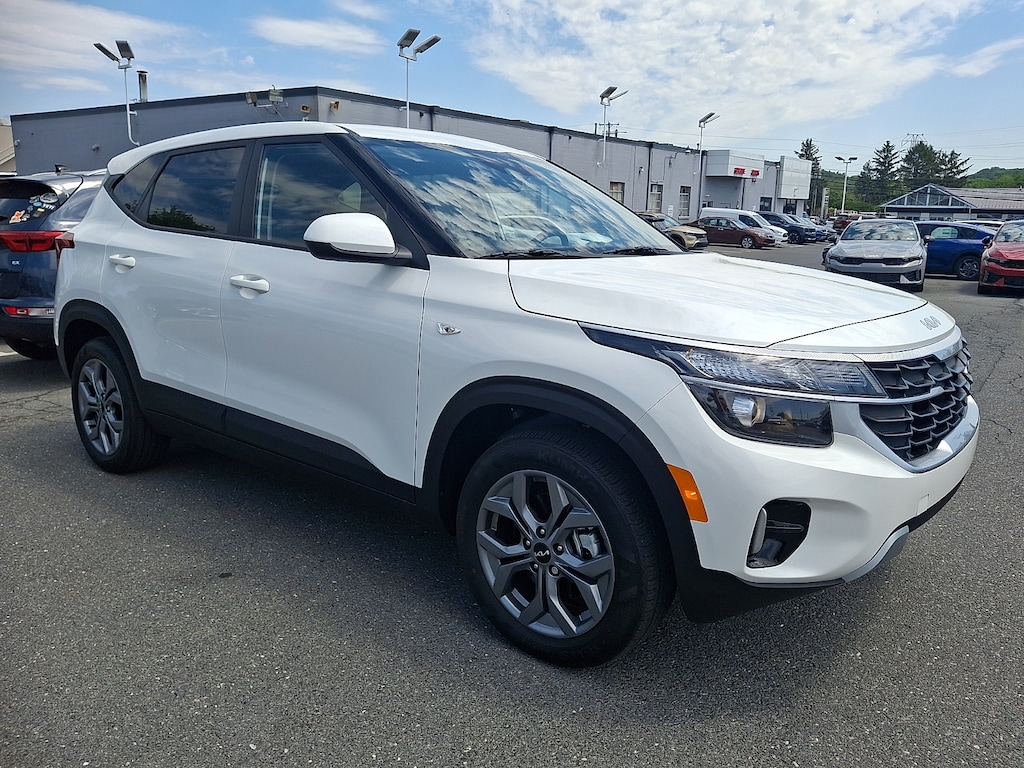 New 2026 Kia Seltos LX SUV