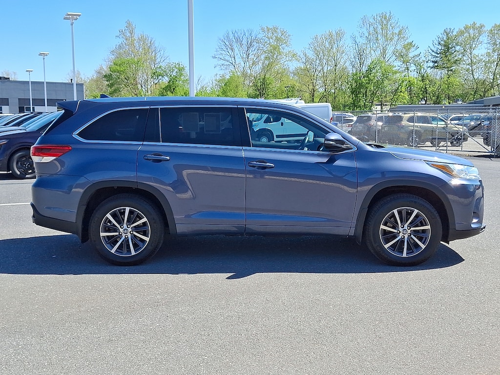 Used 2017 Toyota Highlander XLE V6 SUV