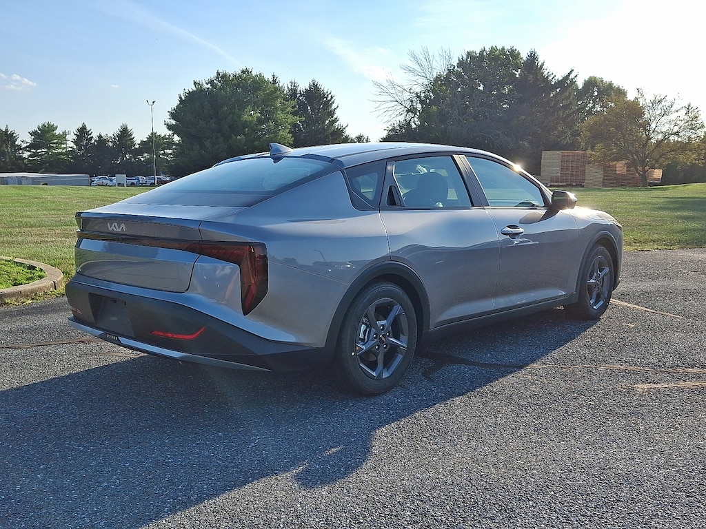 New 2025 Kia K4 LXS Sedan