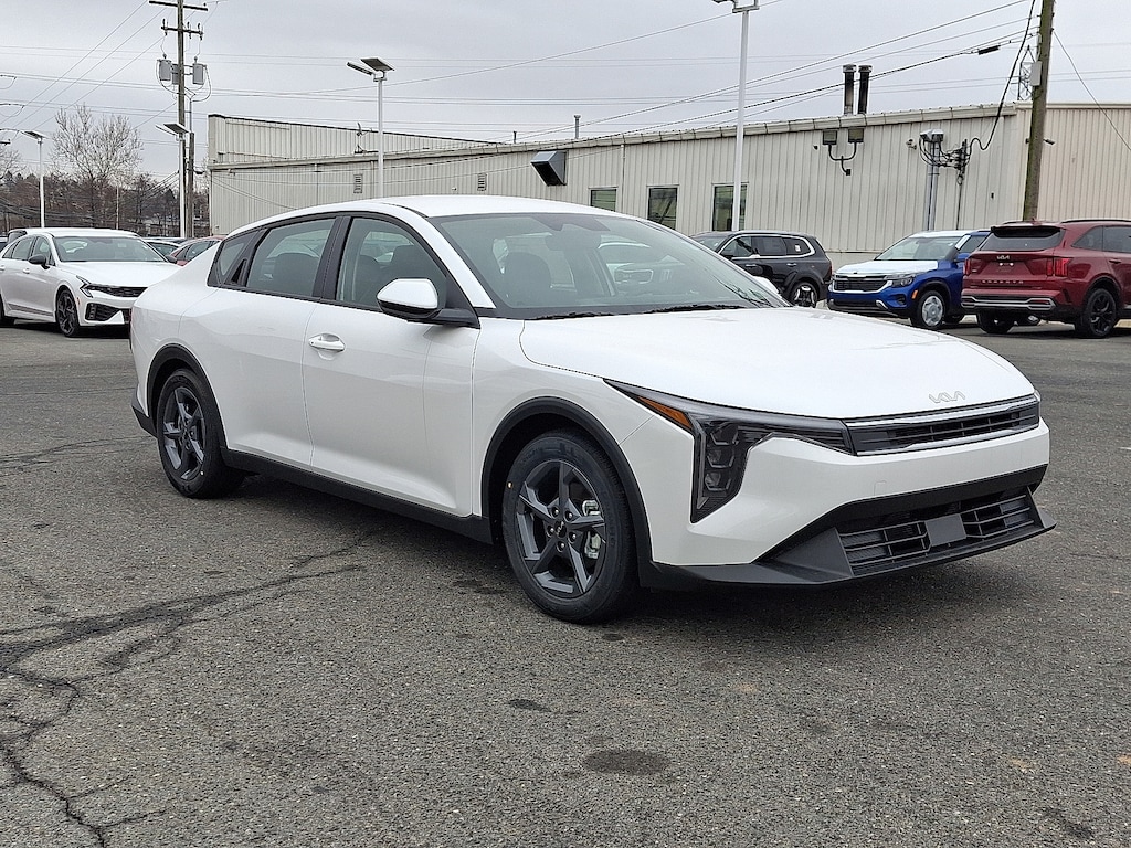 New 2025 Kia K4 LXS Sedan