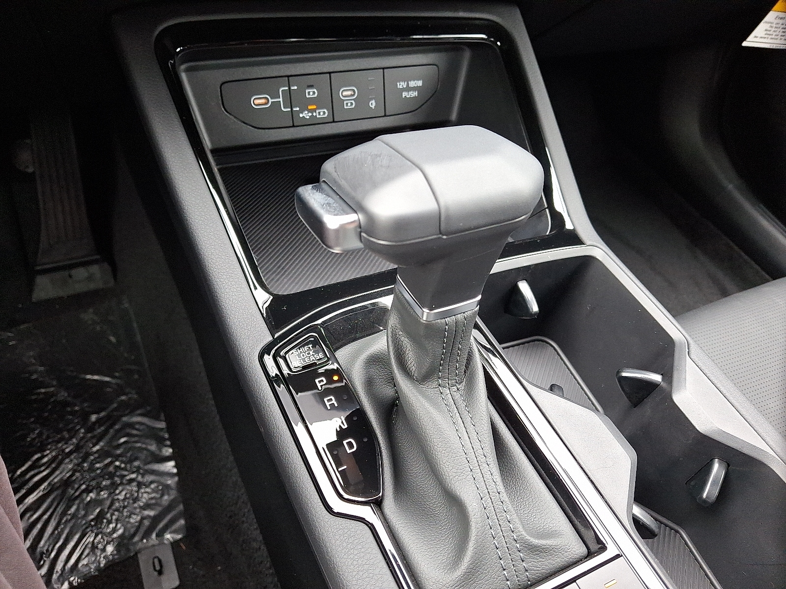 2025 Kia K5 GT-Line - Photo 10