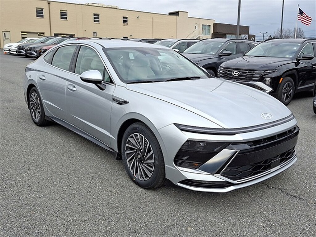 Used 2025 Hyundai Sonata Hybrid SEL Sedan