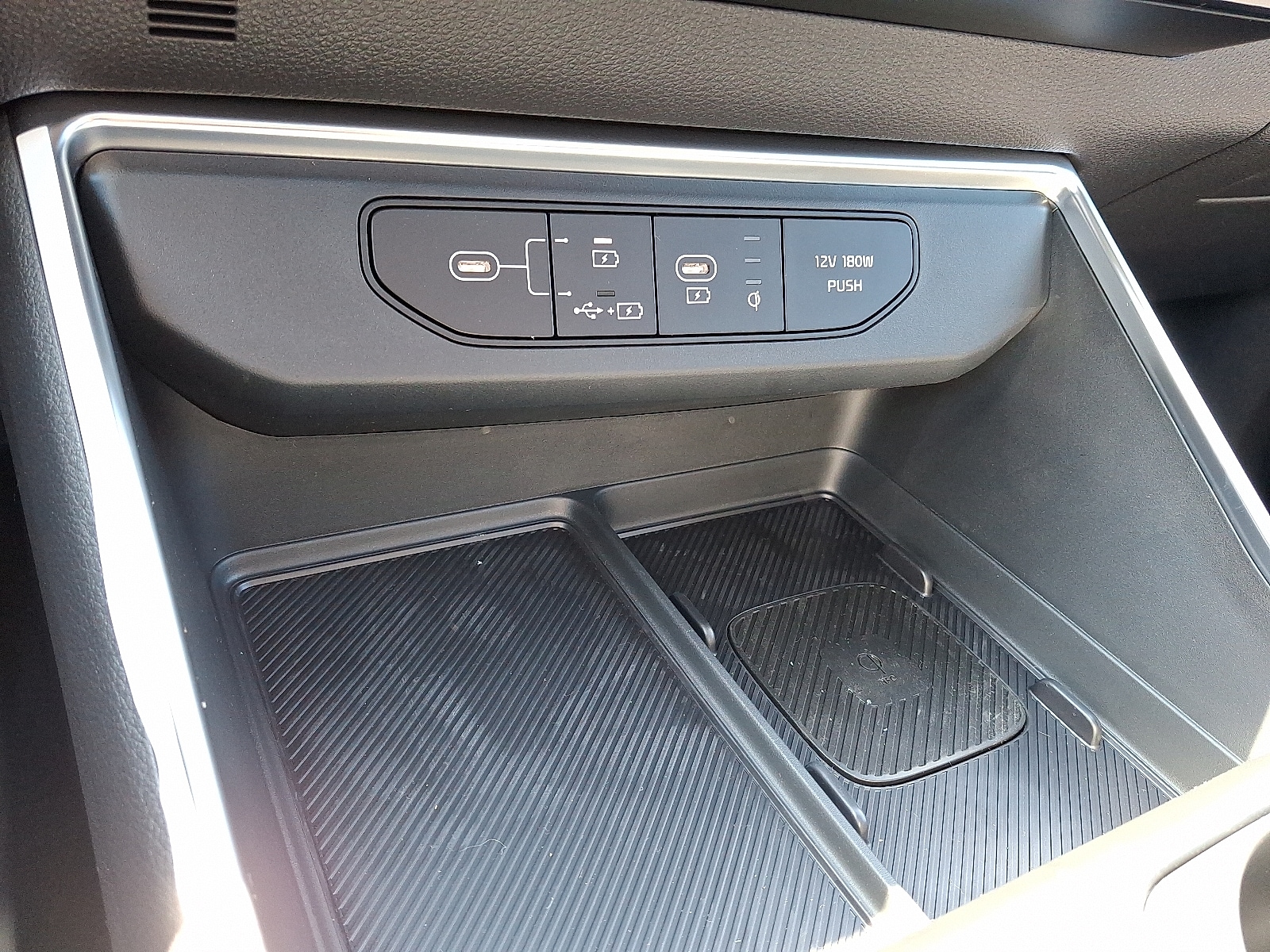 2025 Kia Carnival SX Prestige - Photo 17