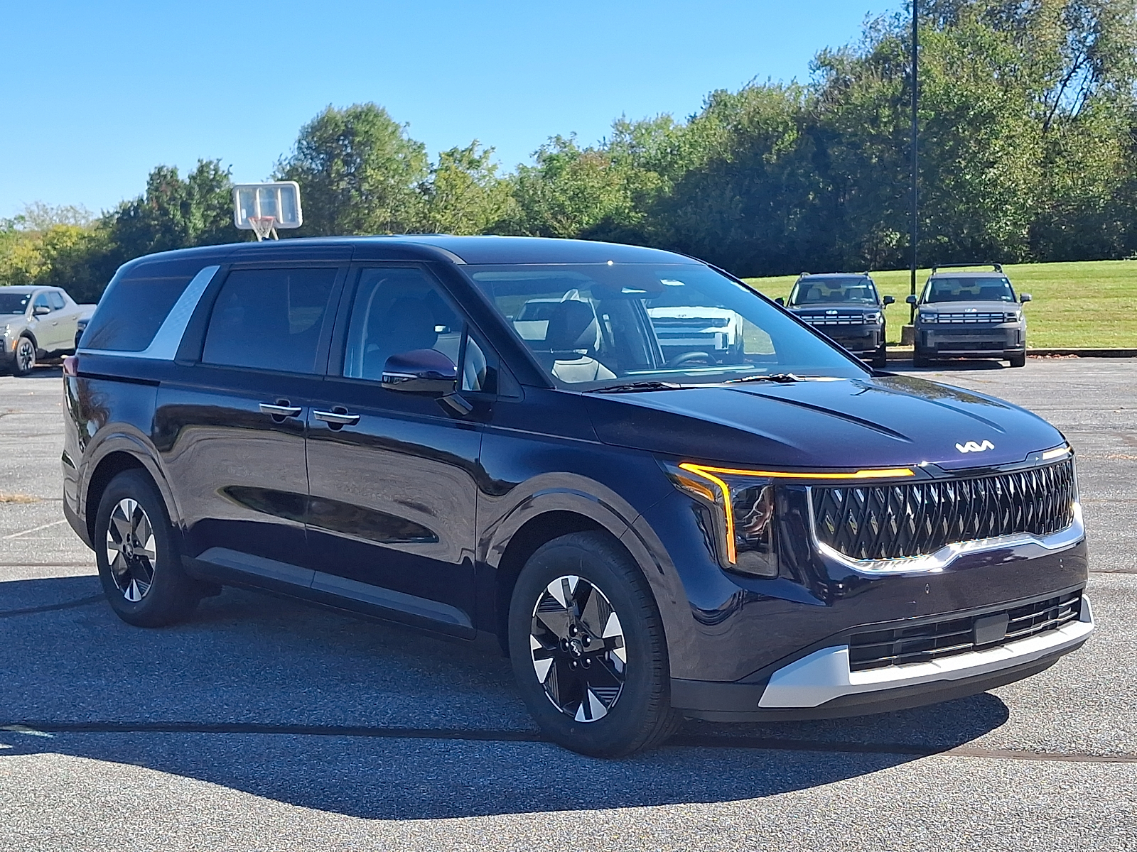 New 2027 Kia Carnival Hybrid LXS Van Passenger Van