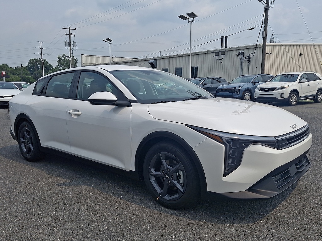 New 2026 Kia K4 LXS Sedan
