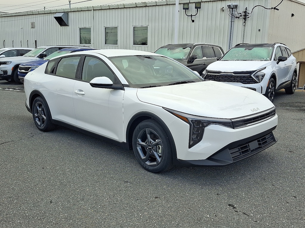 New 2025 Kia K4 LXS Sedan