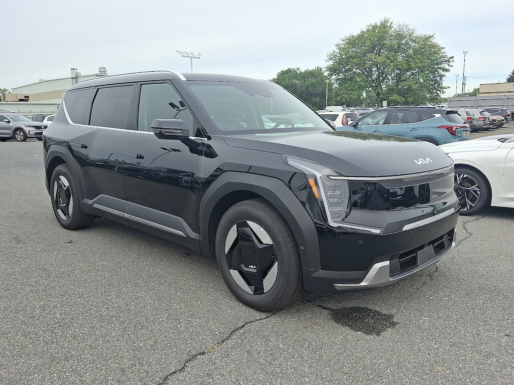 New 2026 Kia EV9 Wind SUV