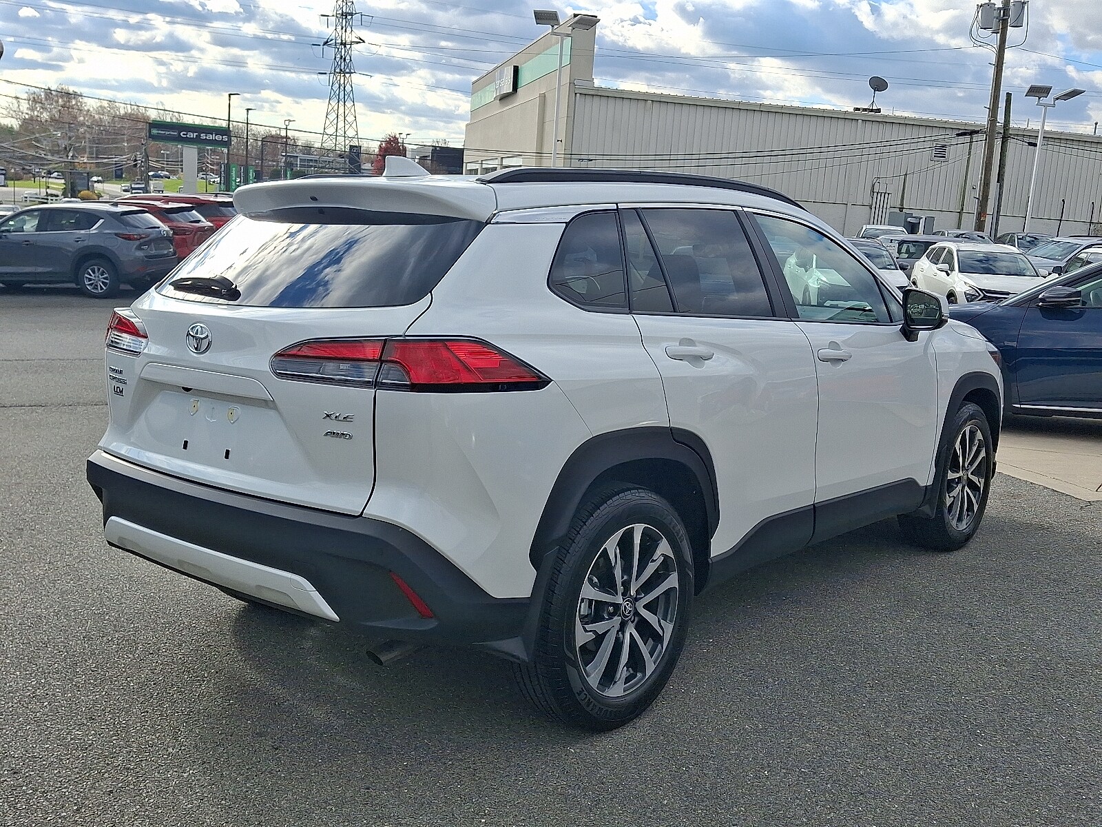 2023 Toyota Corolla Cross XLE photo 4