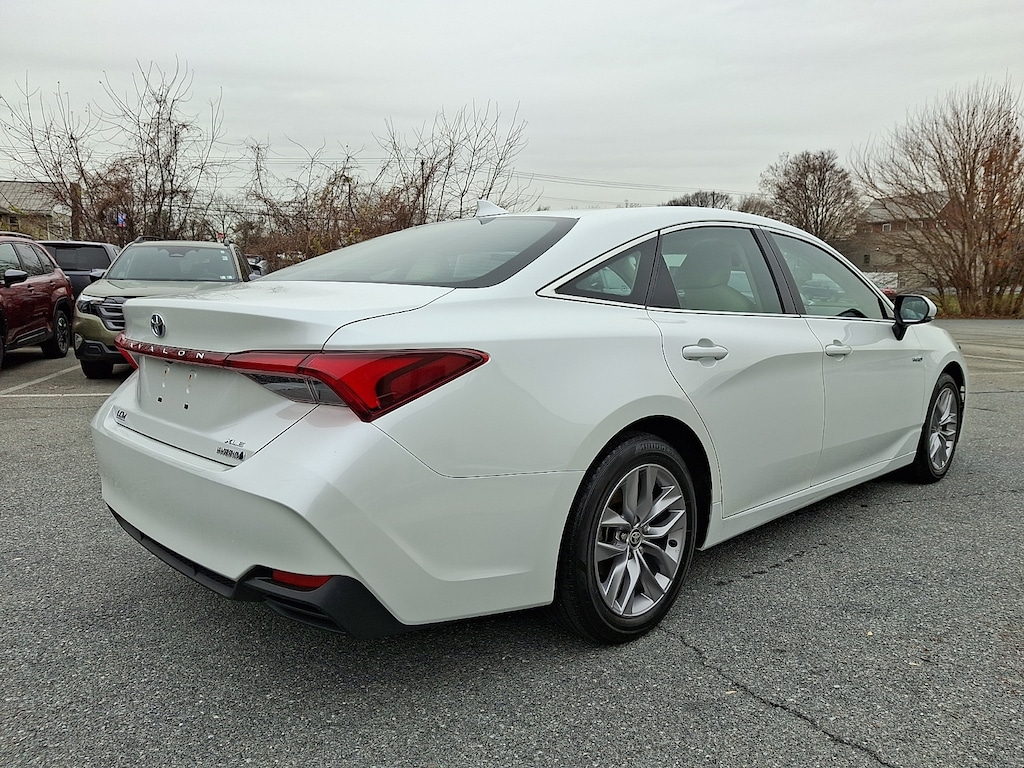 Used 2021 Toyota Avalon Hybrid XLE Sedan