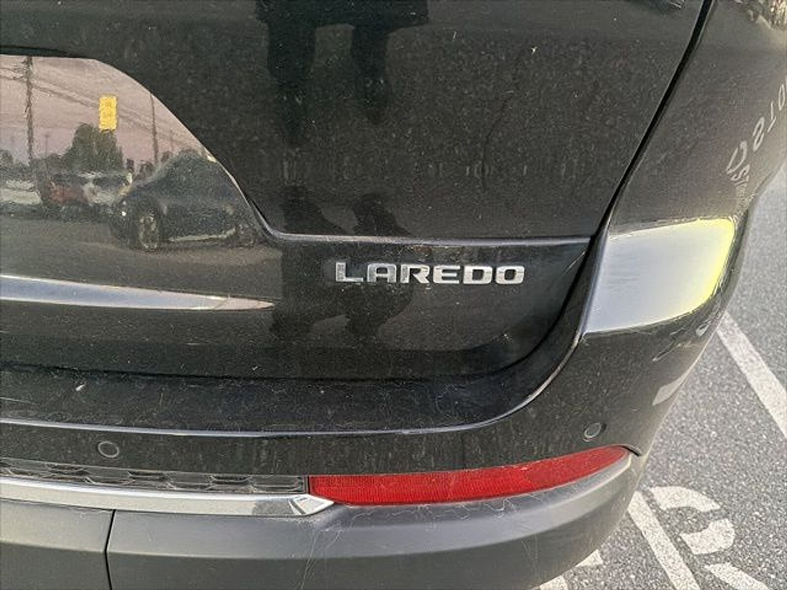 2023 Jeep Grand Cherokee Laredo photo 2