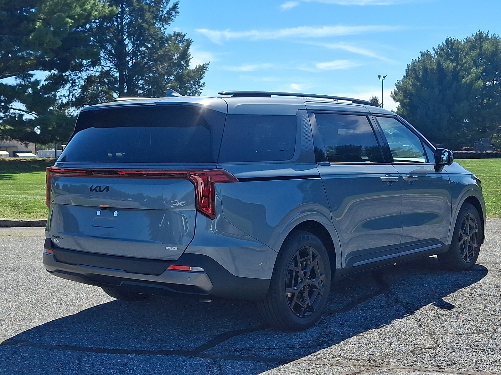 New 2027 Kia Carnival Hybrid SX Van Passenger Van