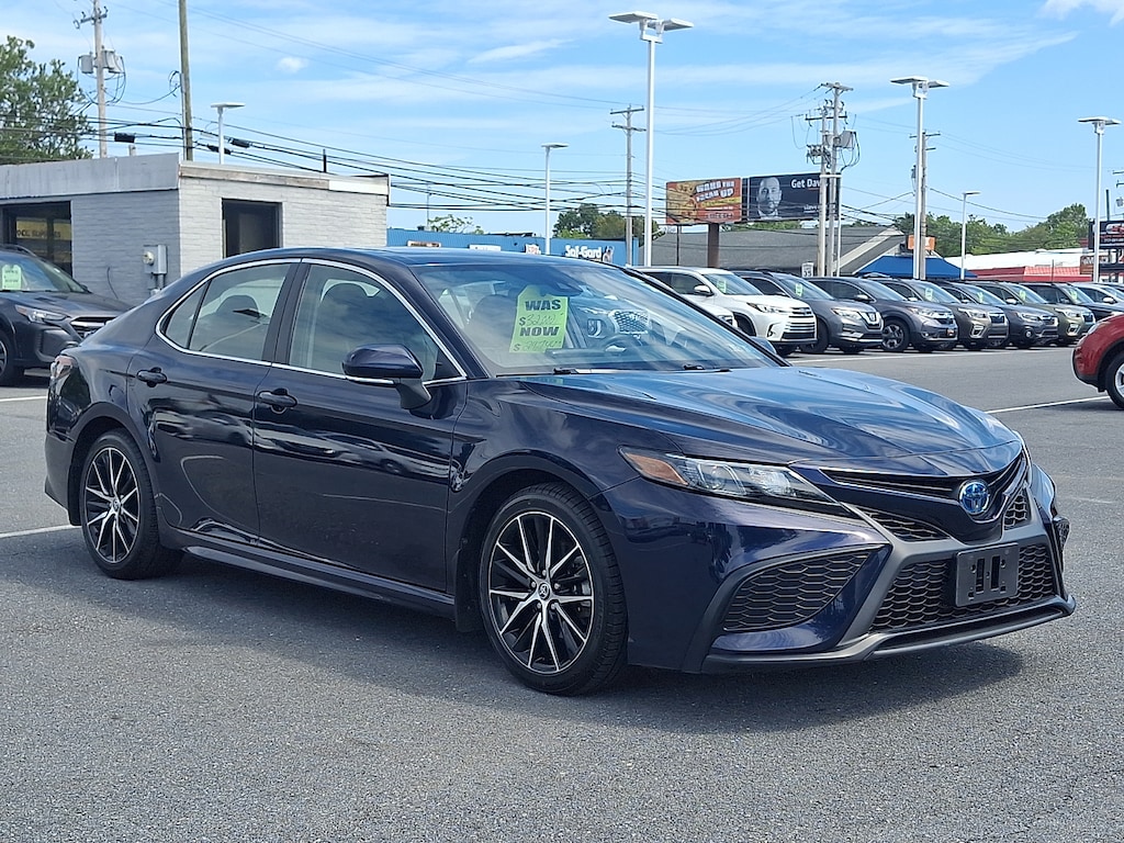 Used 2022 Toyota Camry Hybrid SE Sedan