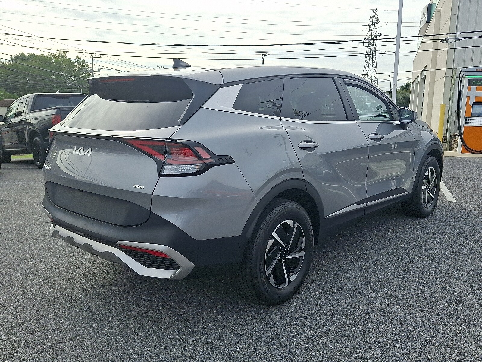 2023 Kia Sportage Hybrid LX photo 4