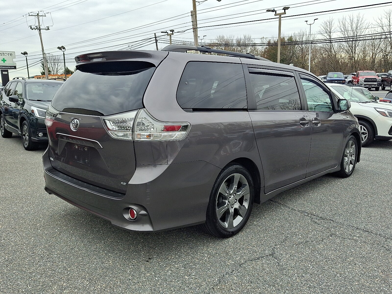 2011 Toyota Sienna SE photo 3