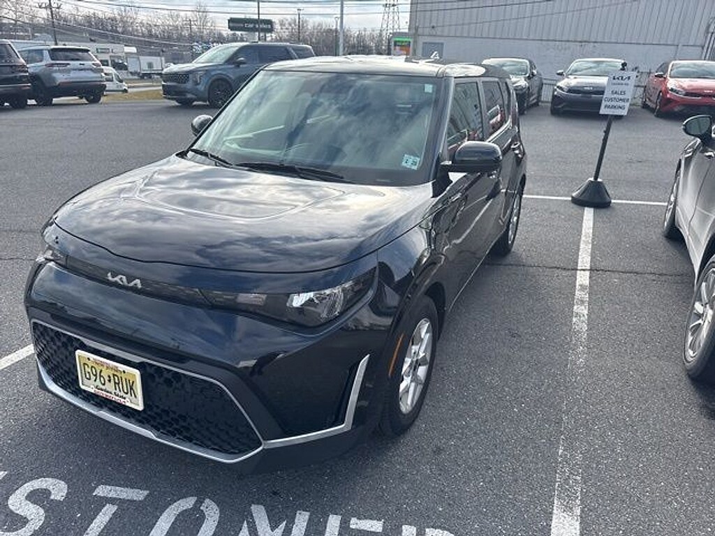 Certified 2023 Kia Soul LX Hatchback