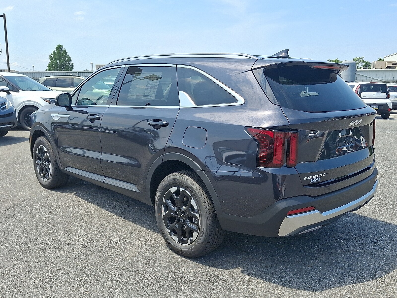 2025 Kia Sorento S photo 4