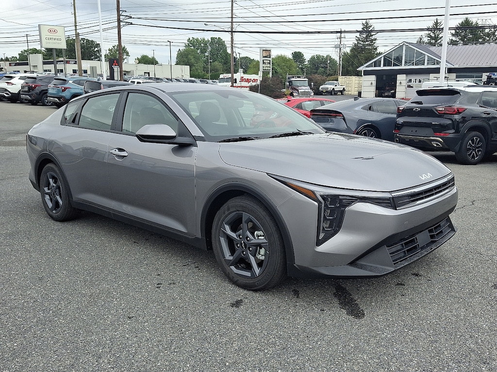 New 2025 Kia K4 LXS Sedan
