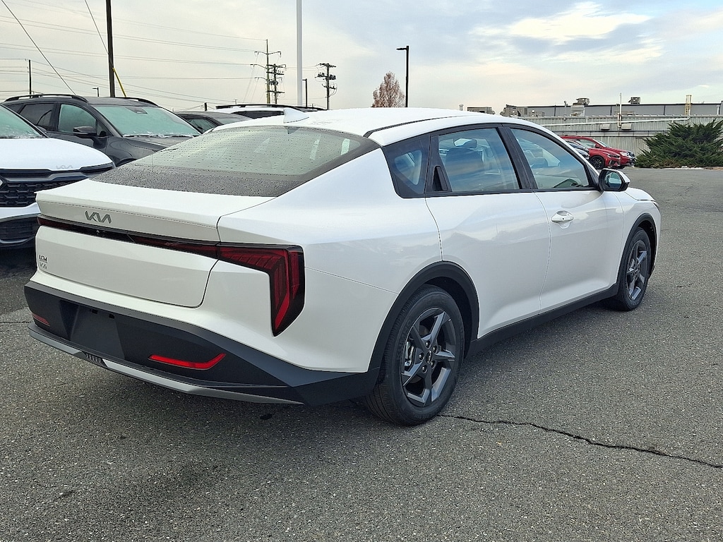 New 2025 Kia K4 LXS Sedan