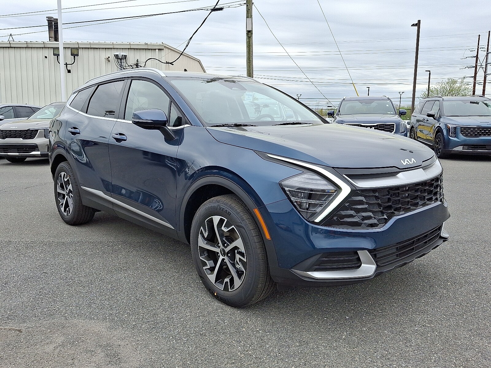 2025 Kia Sportage Hybrid EX photo 2