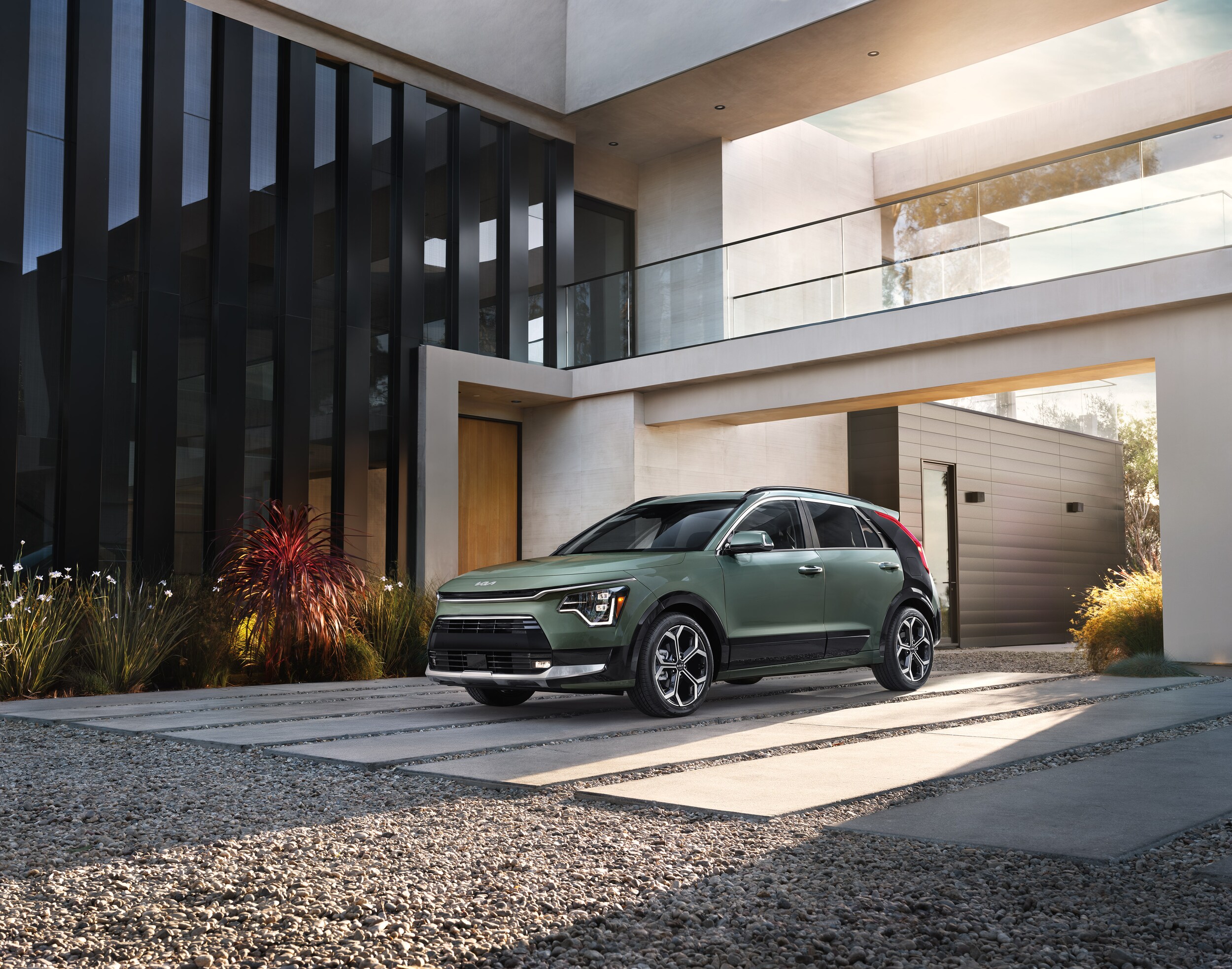 2023-KIA-NiroEV-Wave-SUV-L03.jpg