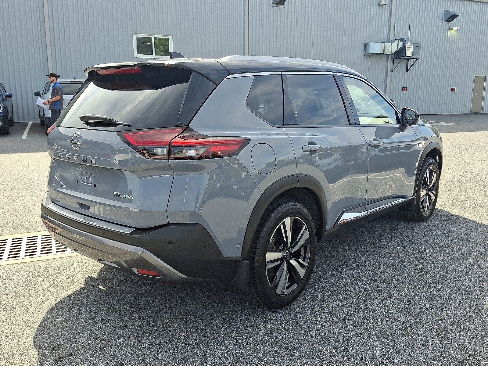 2022 Nissan Rogue SL photo 3