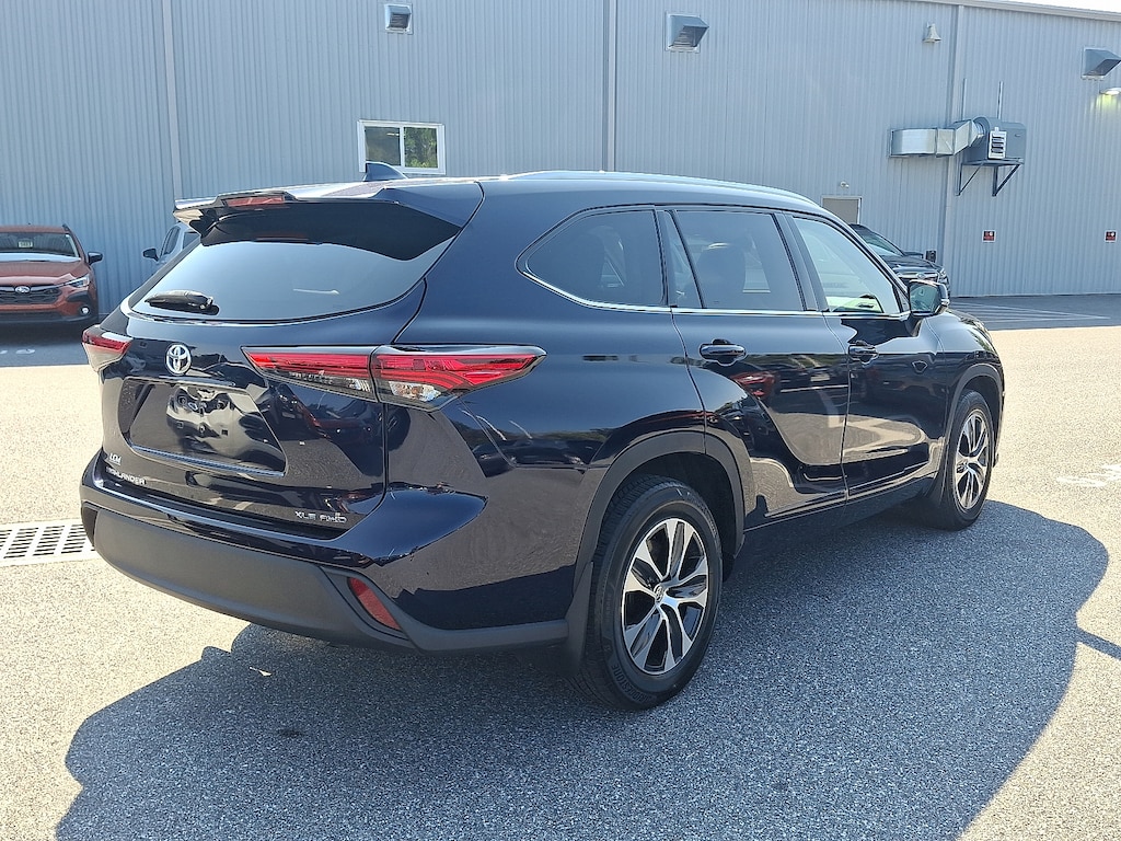 Used 2021 Toyota Highlander XLE SUV