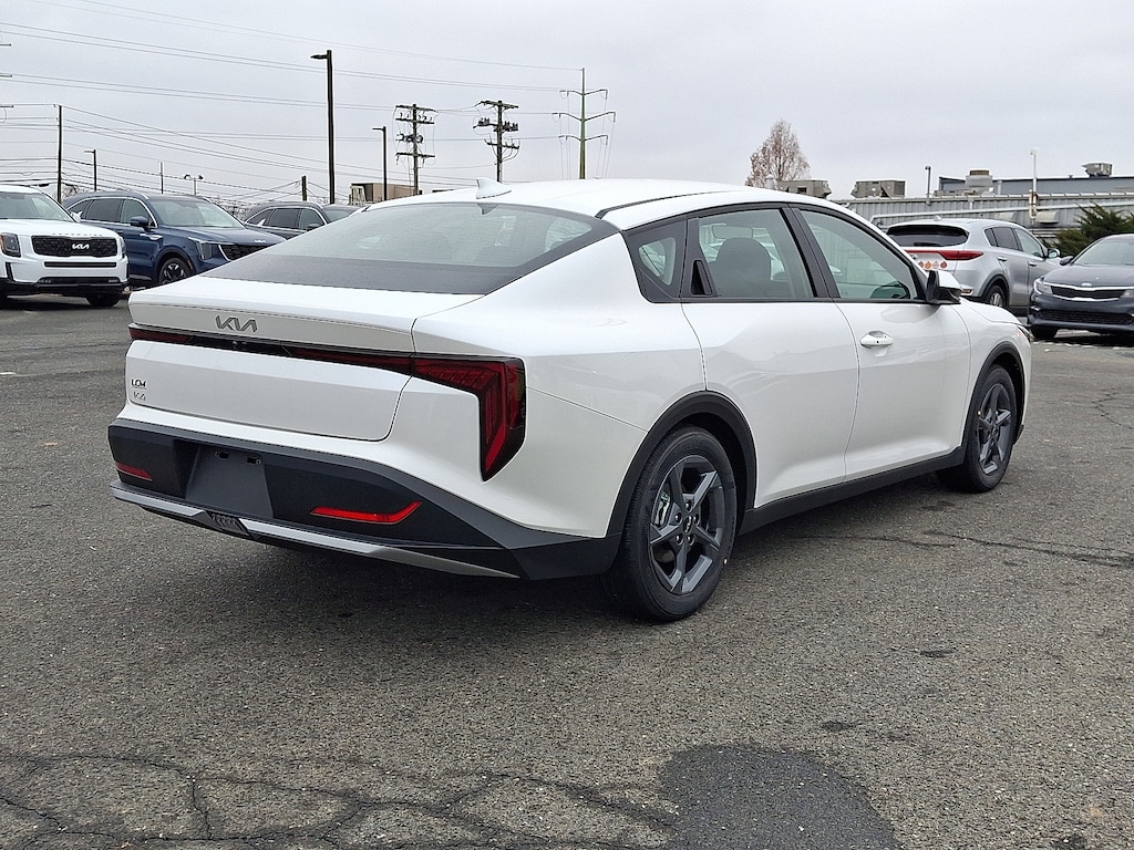 New 2025 Kia K4 LXS Sedan