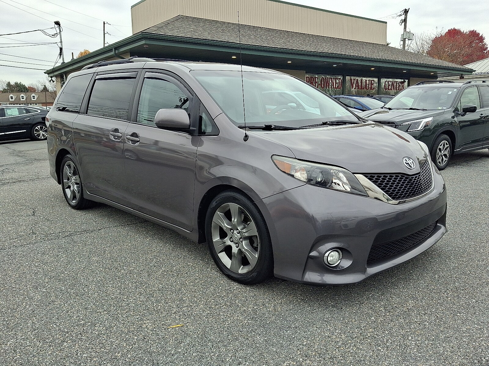 2011 Toyota Sienna SE photo 2