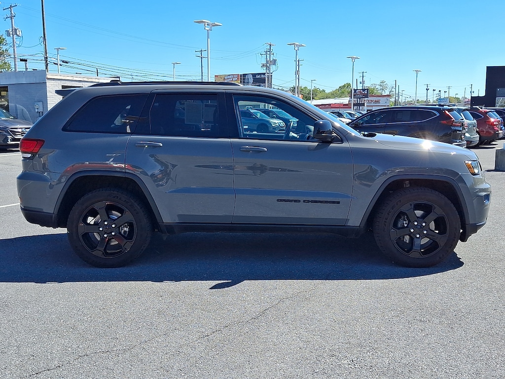 Used 2019 Jeep Grand Cherokee Laredo SUV