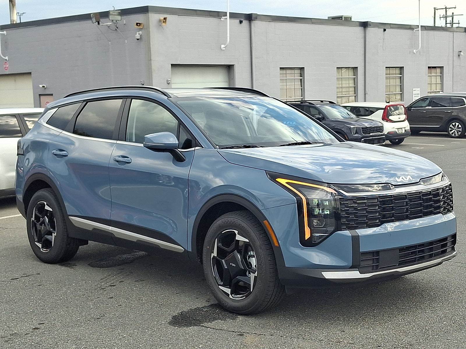 New 2027 Kia Sportage Hybrid EX SUV