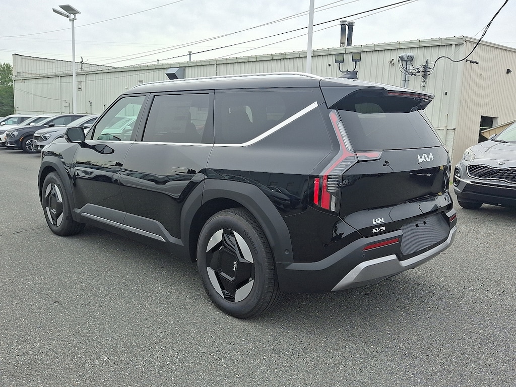 New 2026 Kia EV9 Wind SUV