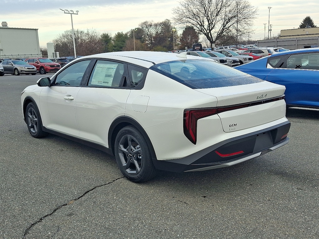 New 2025 Kia K4 LXS Sedan