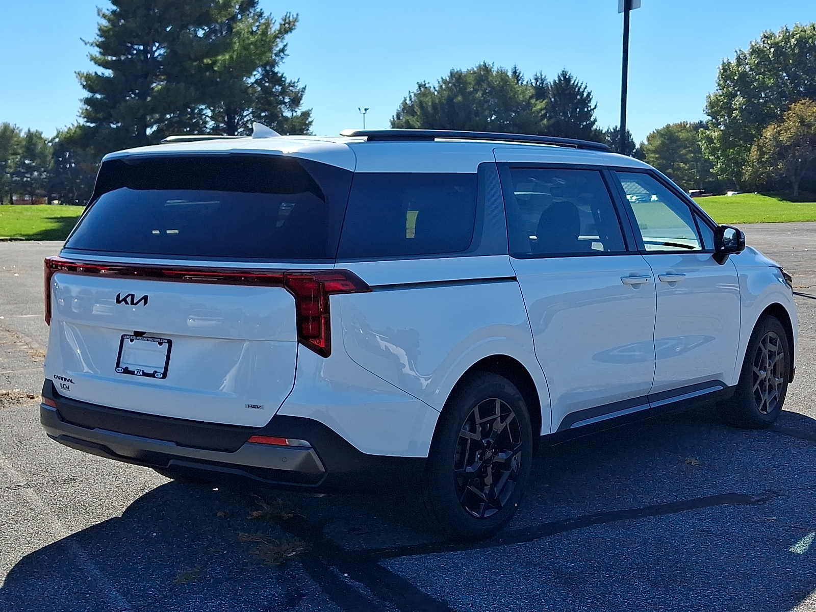 New 2027 Kia Carnival Hybrid SX Van Passenger Van