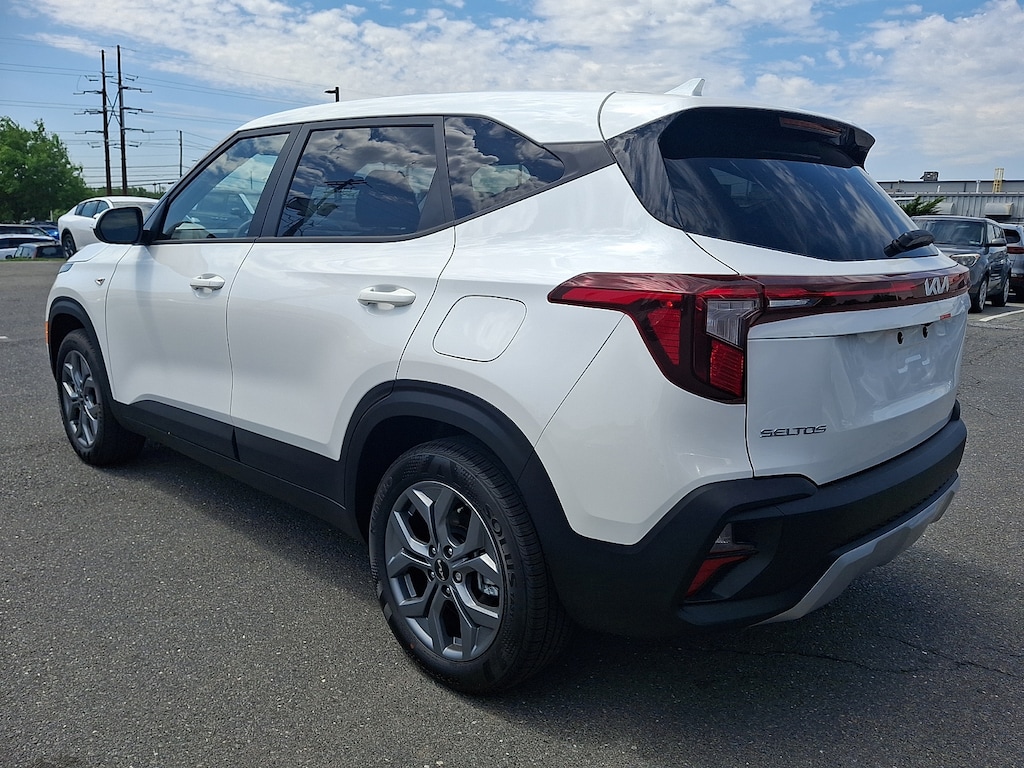 New 2026 Kia Seltos LX SUV