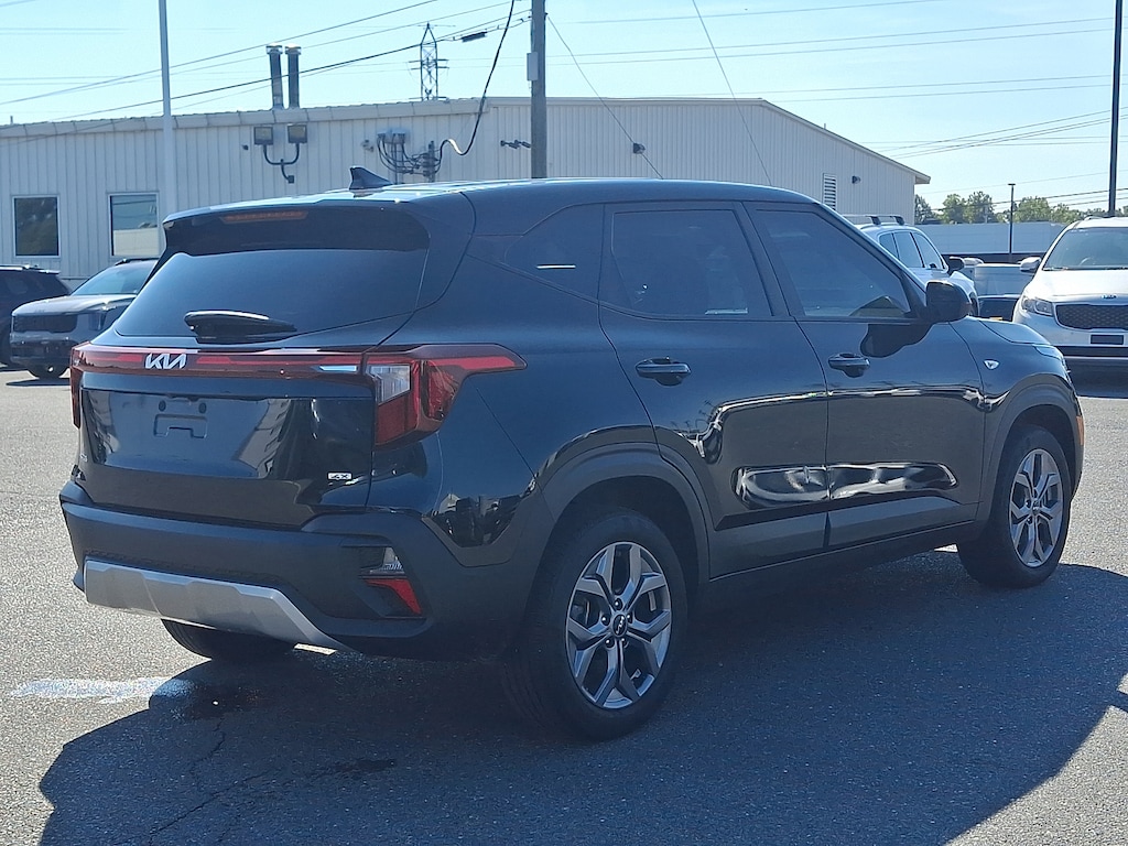 Certified 2025 Kia Seltos LX SUV