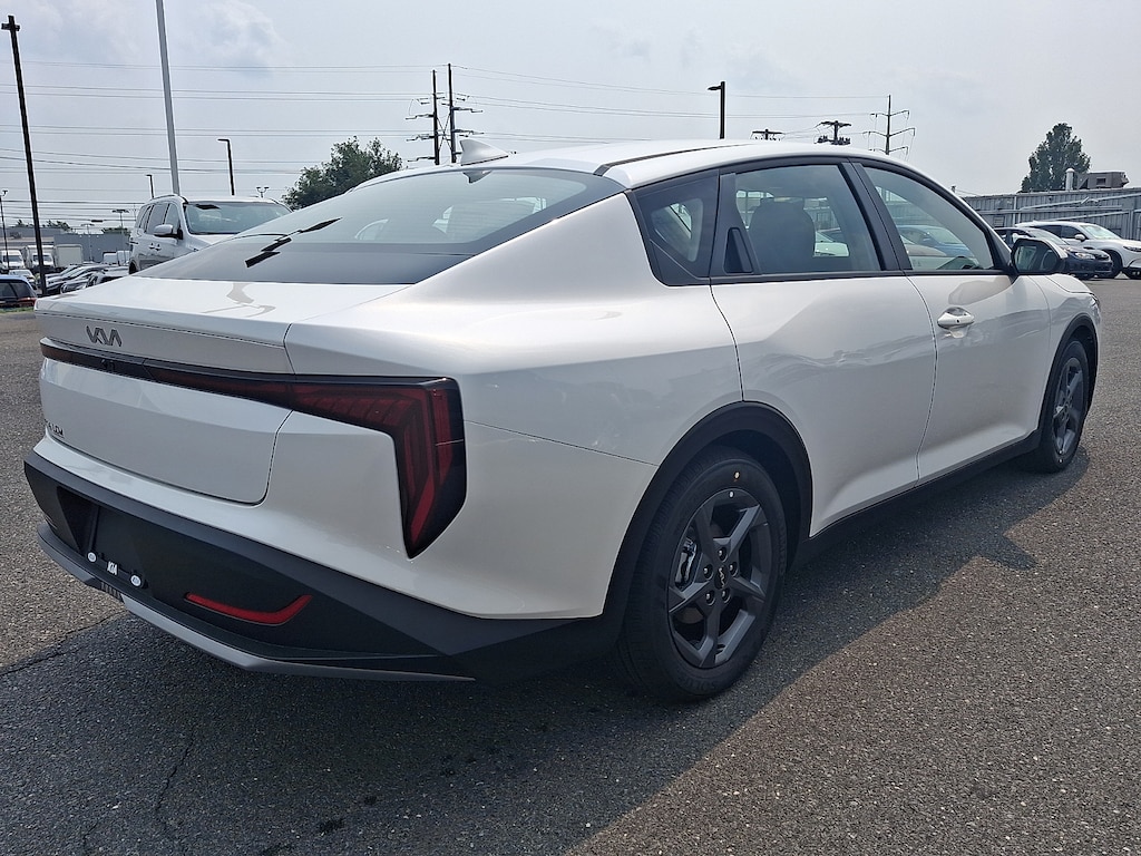 New 2026 Kia K4 LXS Sedan