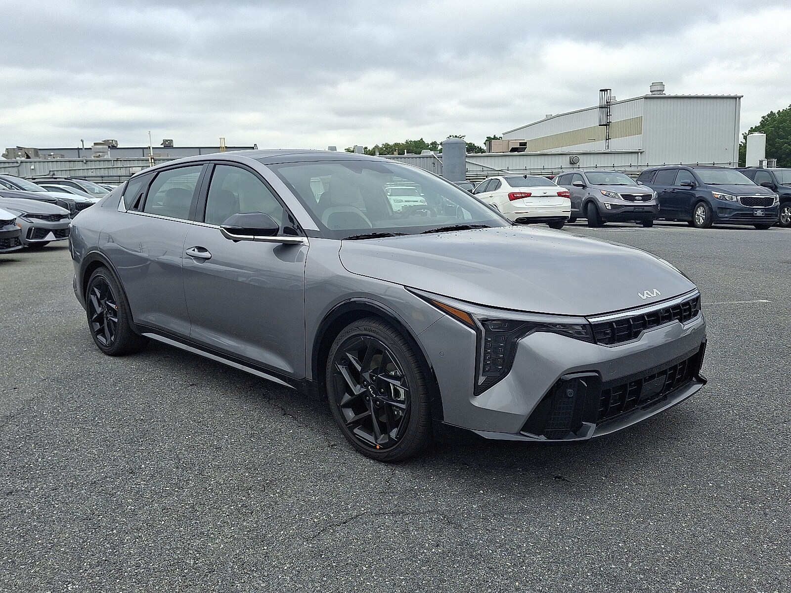 2025 Kia K4 GT-Line Turbo photo 2