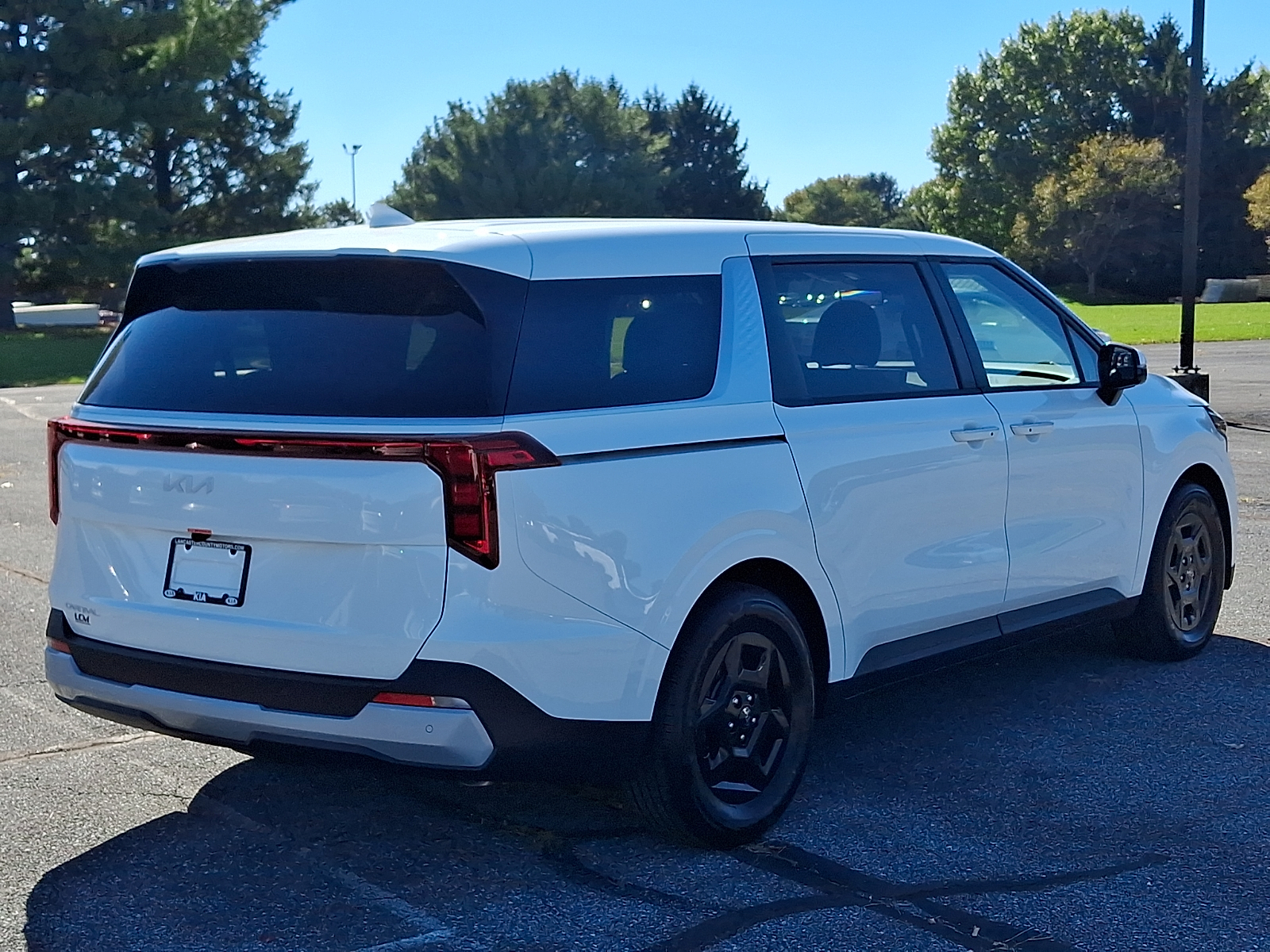 New 2027 Kia Carnival LXS Van Passenger Van