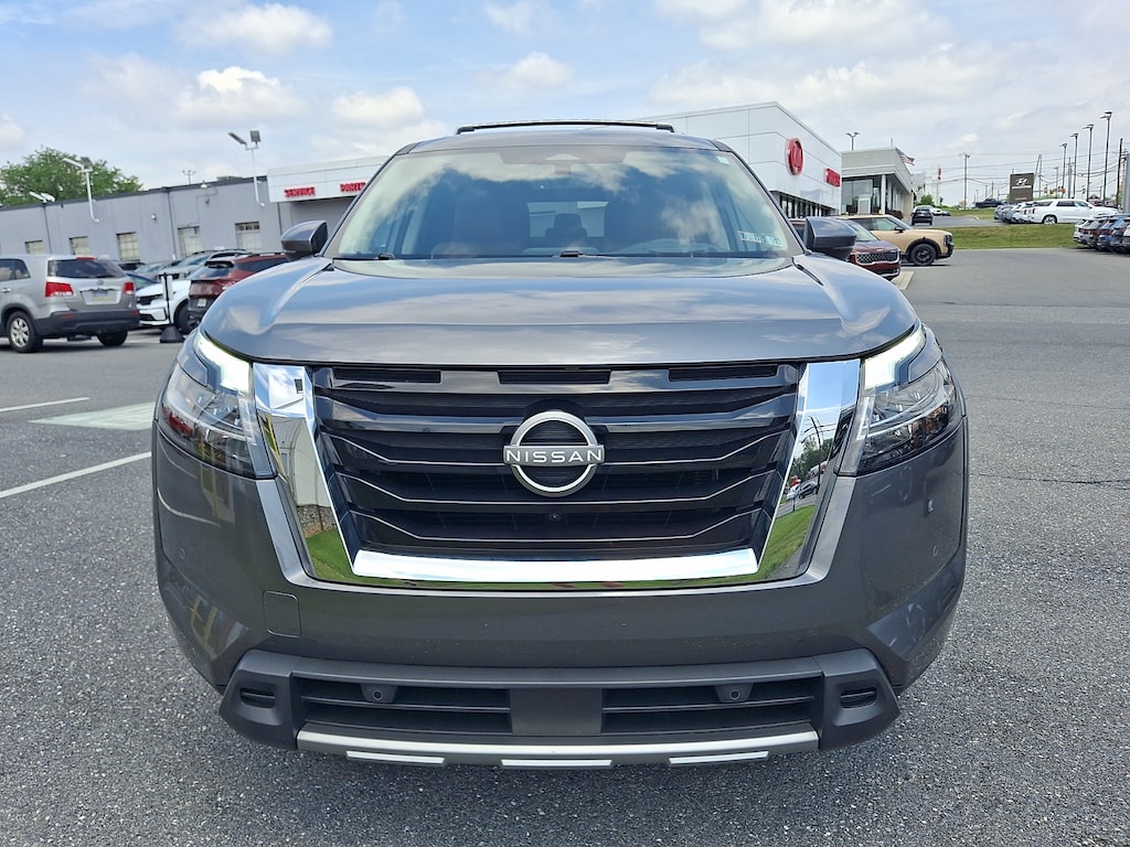 Used 2024 Nissan Pathfinder Platinum SUV