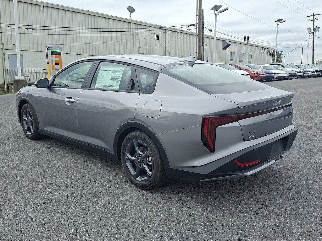 New 2025 Kia K4 LXS Sedan