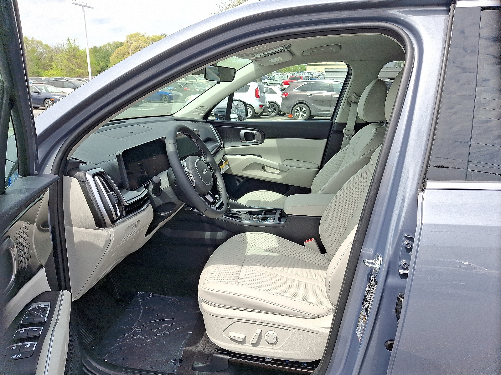 2025 Kia Sorento S - Photo 9