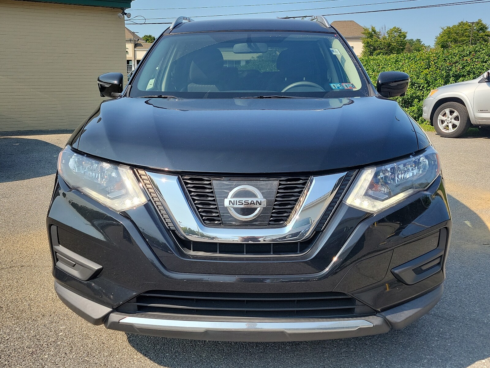 Used 2017 Nissan Rogue SV with VIN KNMAT2MV2HP614337 for sale in East Petersburg, PA