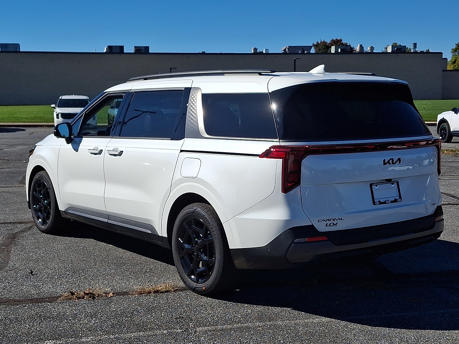 New 2027 Kia Carnival Hybrid SX Van Passenger Van