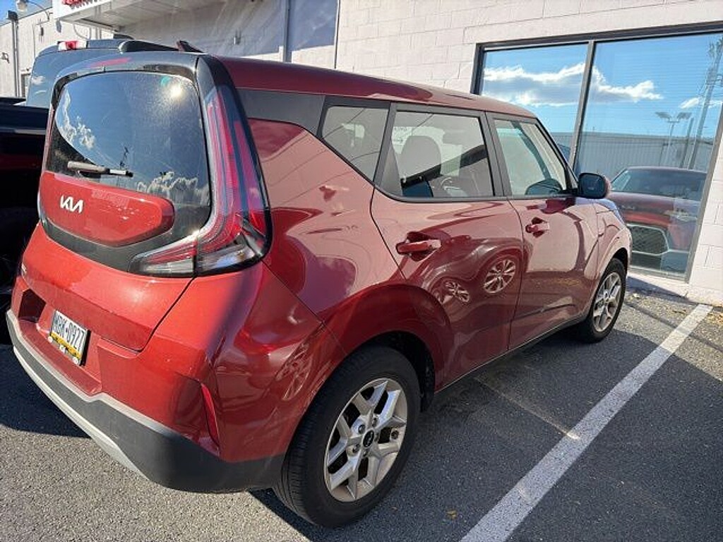 Certified 2023 Kia Soul LX Hatchback