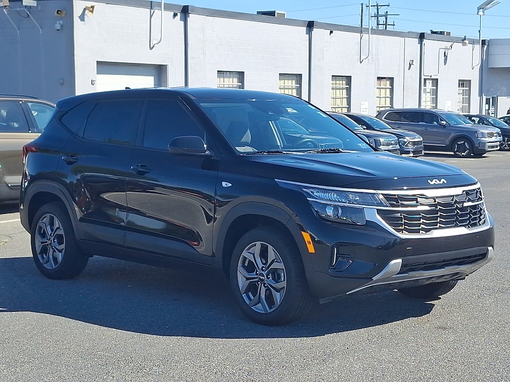 Certified 2025 Kia Seltos LX SUV