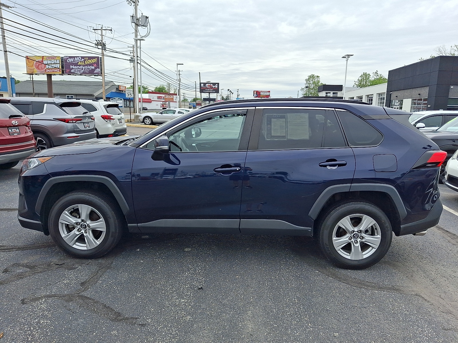 2021 Toyota RAV4 XLE - Photo 7
