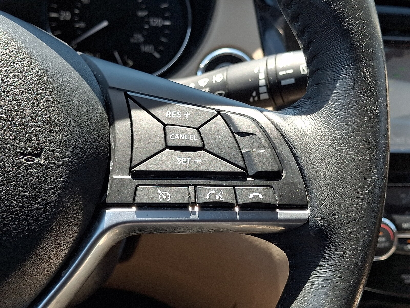 2017 Nissan Rogue SV - Photo 24