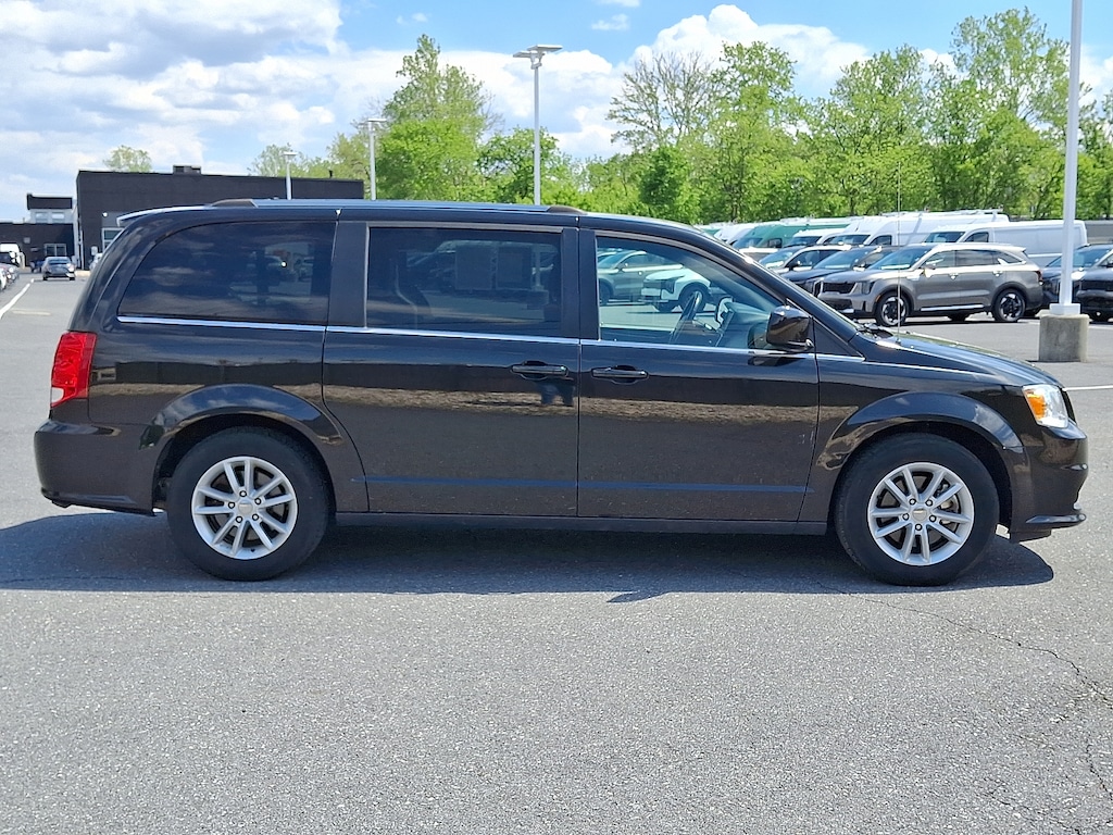 Used 2019 Dodge Grand Caravan SXT Van Passenger Van