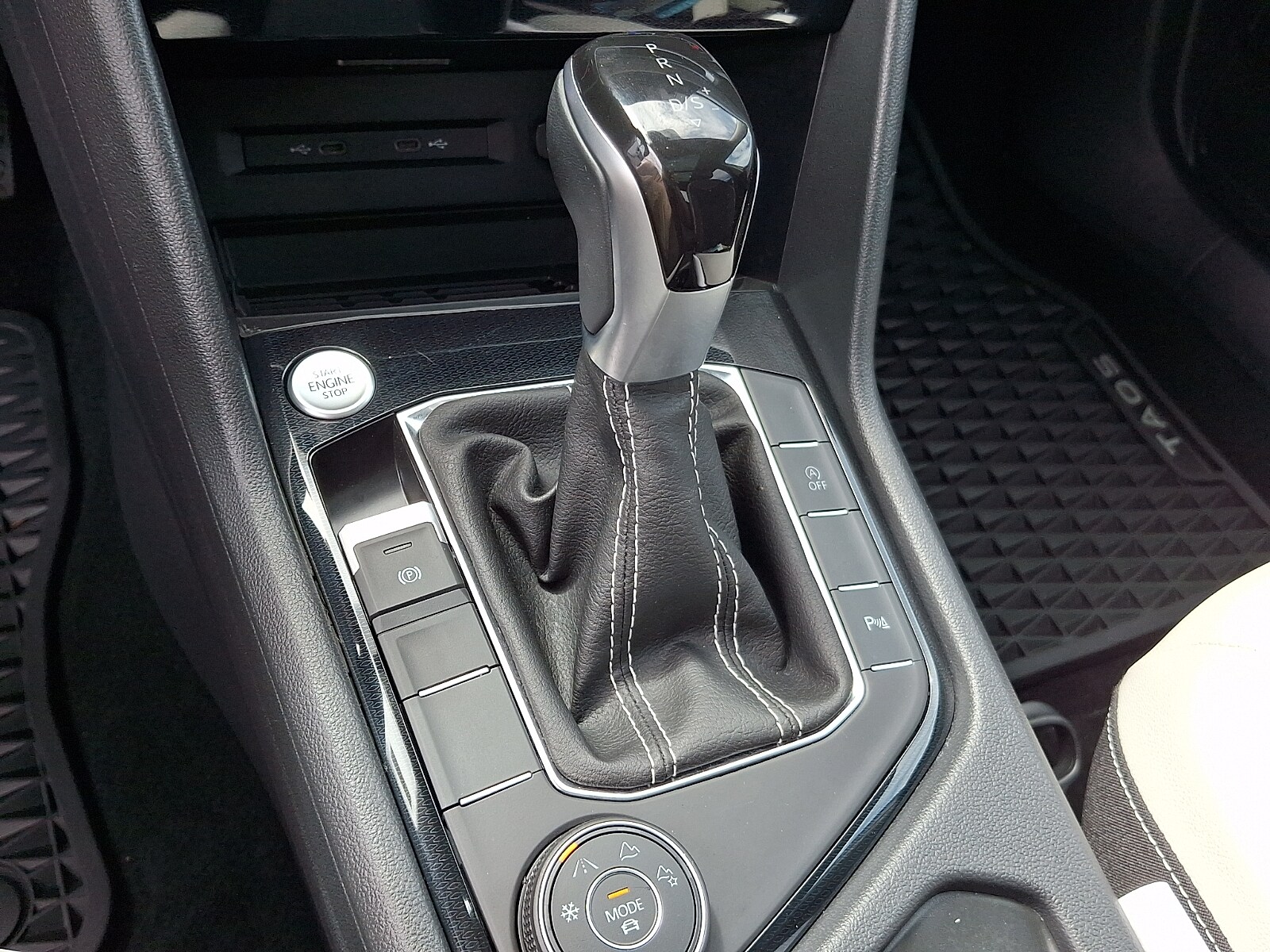 2025 Volkswagen Taos SE - Photo 15